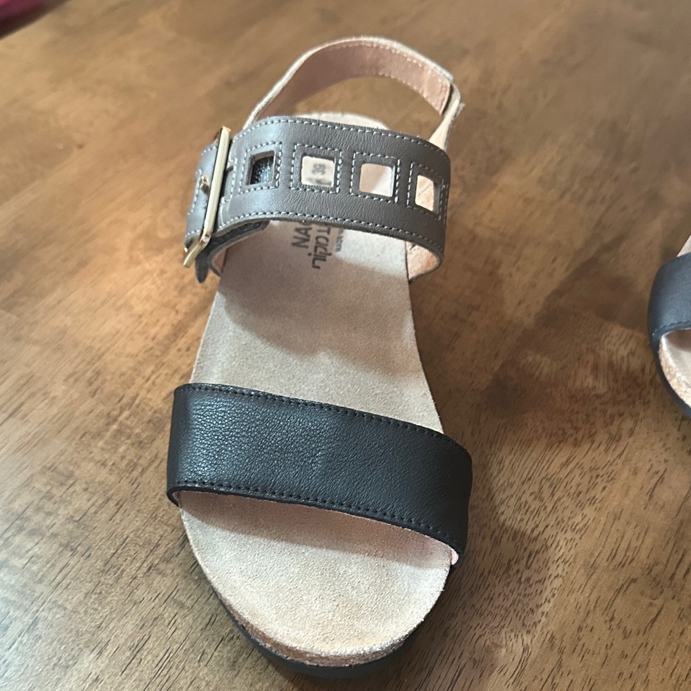 Naot Women's Black and Taupe Cutout Strap Sandals Size 39 Size 8/8.5 - Picture 3 of 12